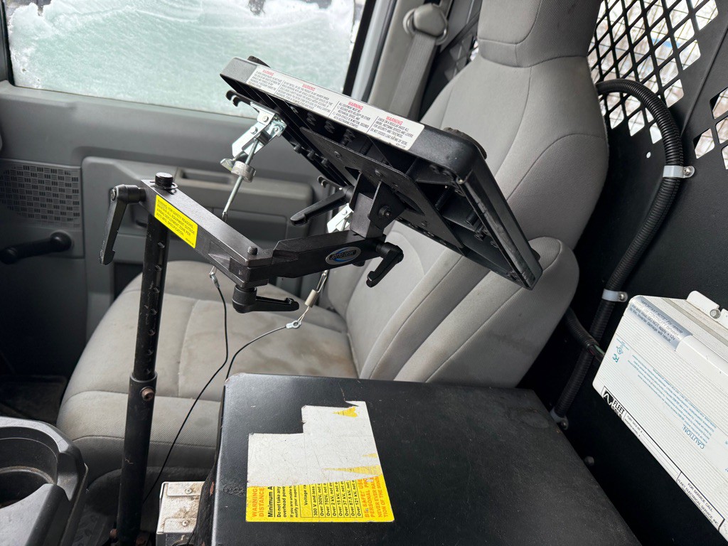 2010 Ford E-series Image 7