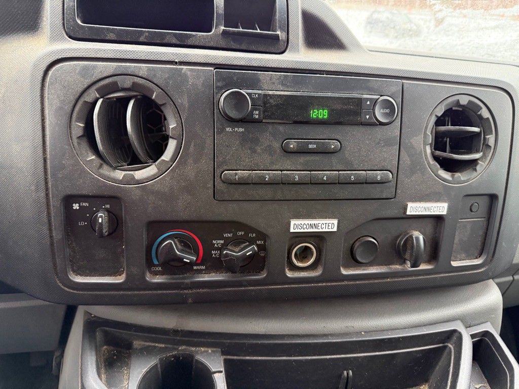 2010 Ford E-series Image 9