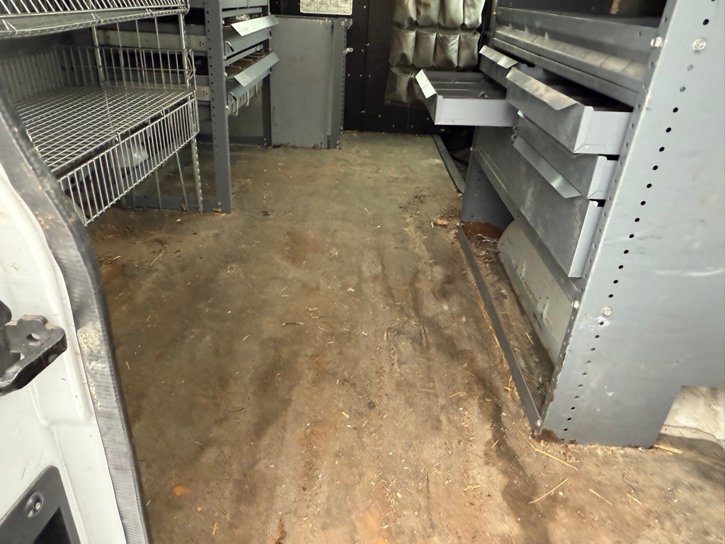 2010 Ford E-series Image 11