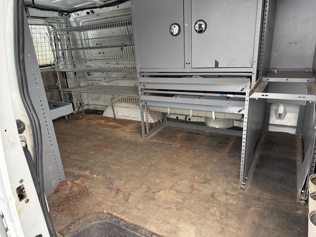 2010 Ford E-series Image 13