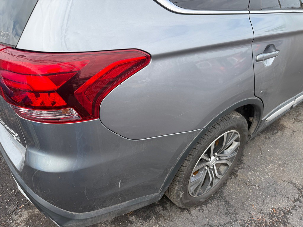 2016 Mitsubishi Outlander Image 6