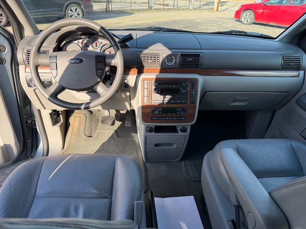 2004 Ford Freestar Image 8