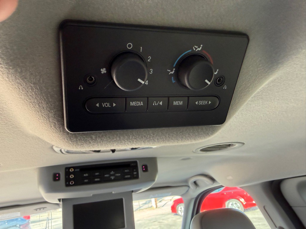 2004 Ford Freestar Image 12