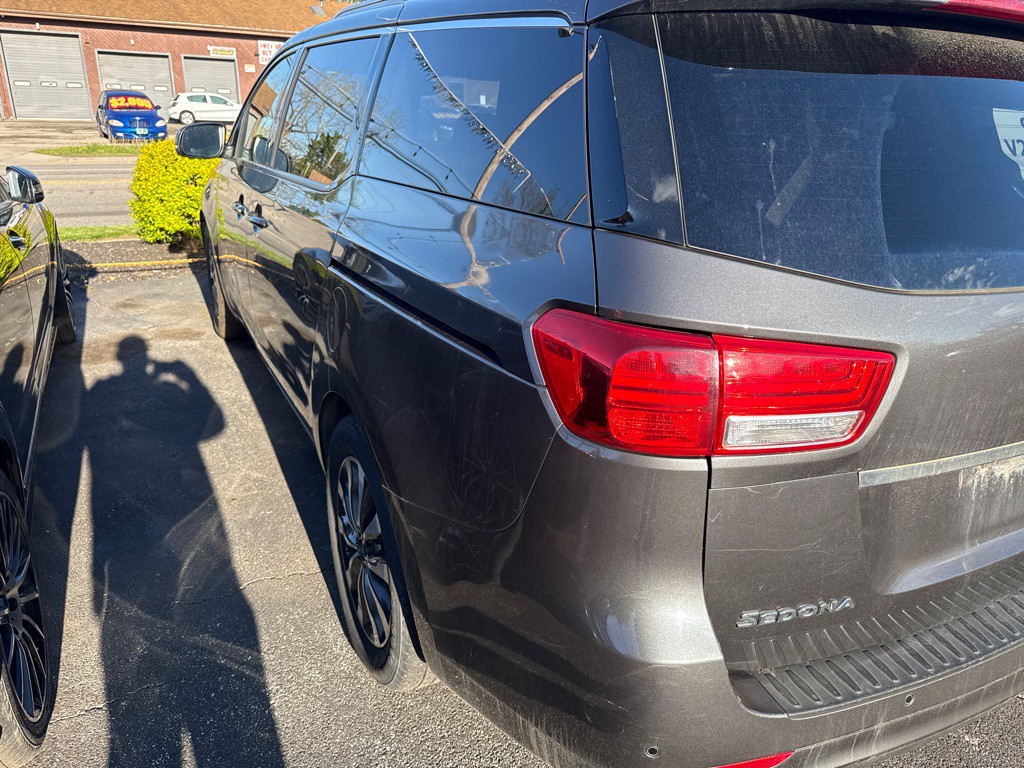 2016 Kia Sedona Image 3