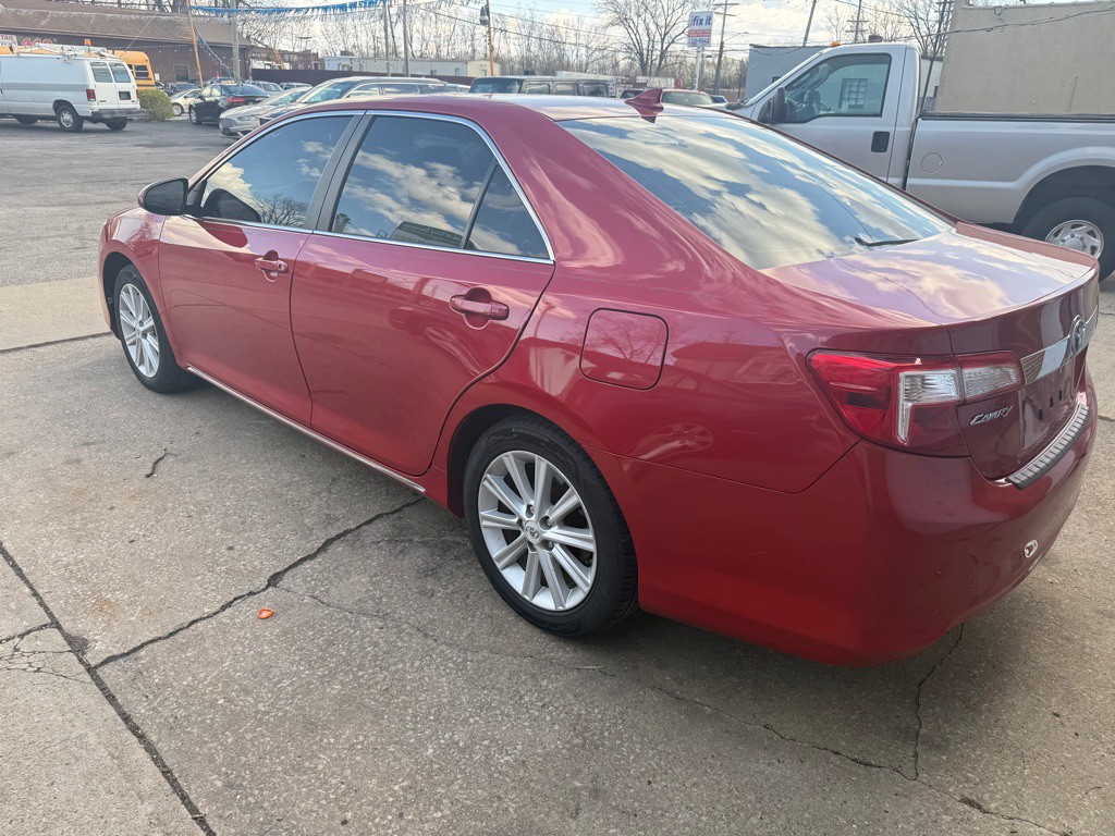 2012 Toyota Camry Image 2