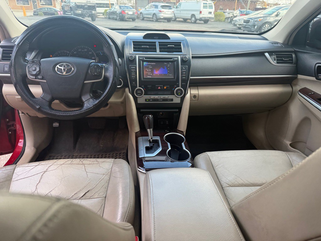 2012 Toyota Camry Image 8