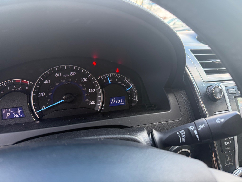 2012 Toyota Camry Image 10
