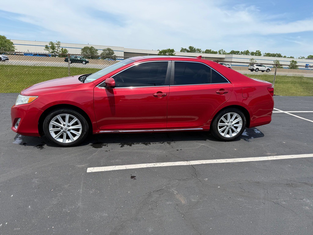 2012 Toyota Camry Image 2