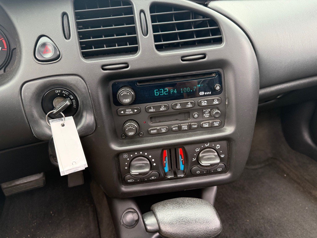 2004 Chevrolet Monte Carlo Image 10