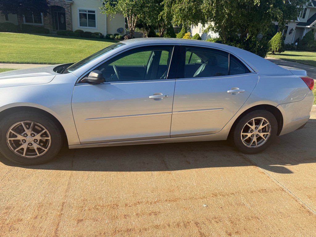 2014 Chevrolet Malibu Image 2