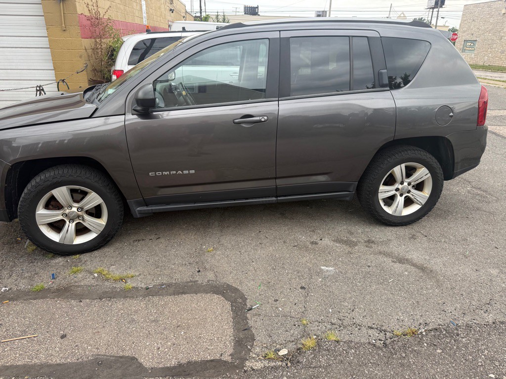 2016 Jeep Compass Image 2