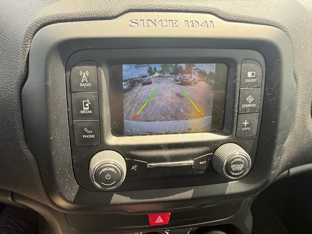 2016 Jeep Renegade Image 11