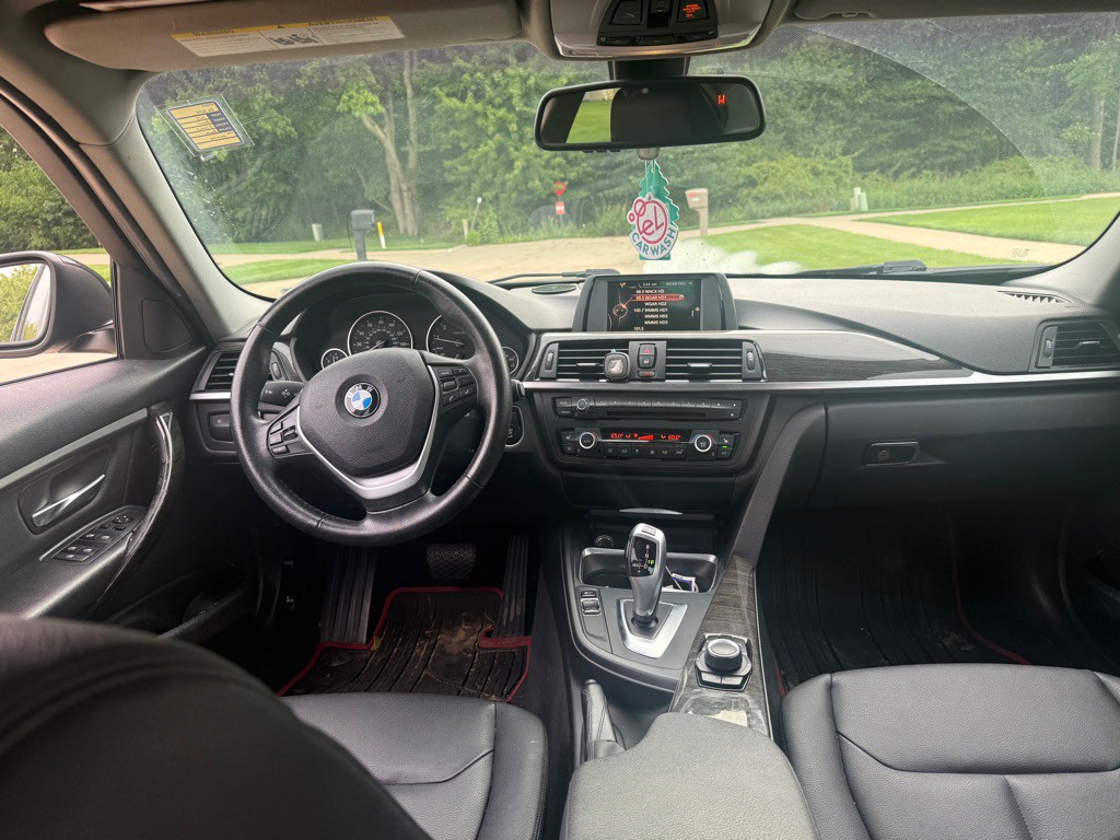 2015 BMW 3 Series Image 10