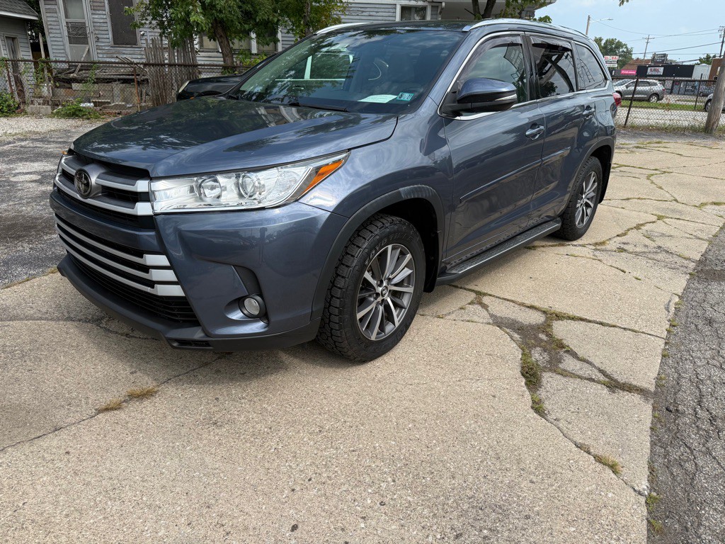 2018 Toyota Highlander Image 1