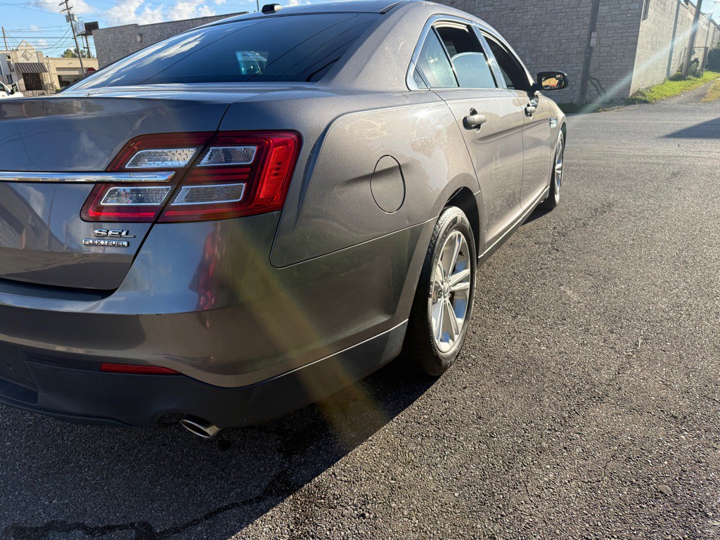 2013 Ford Taurus Image 2