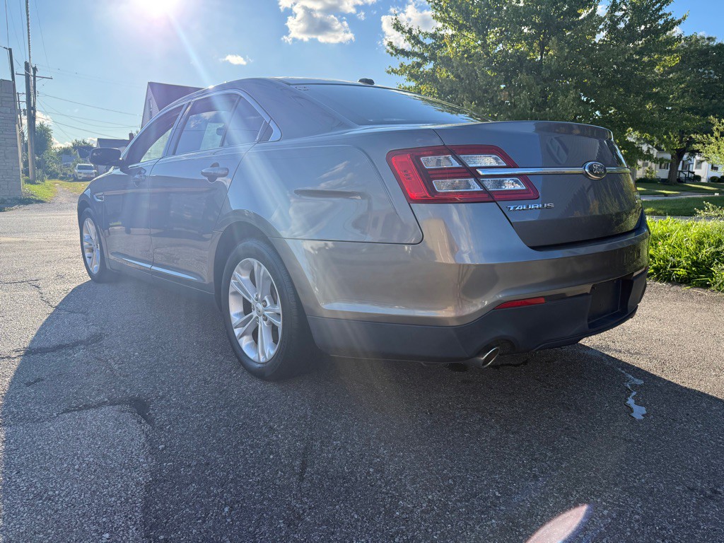 2013 Ford Taurus Image 4