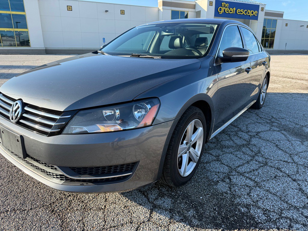 2013 Volkswagen Passat Image 1