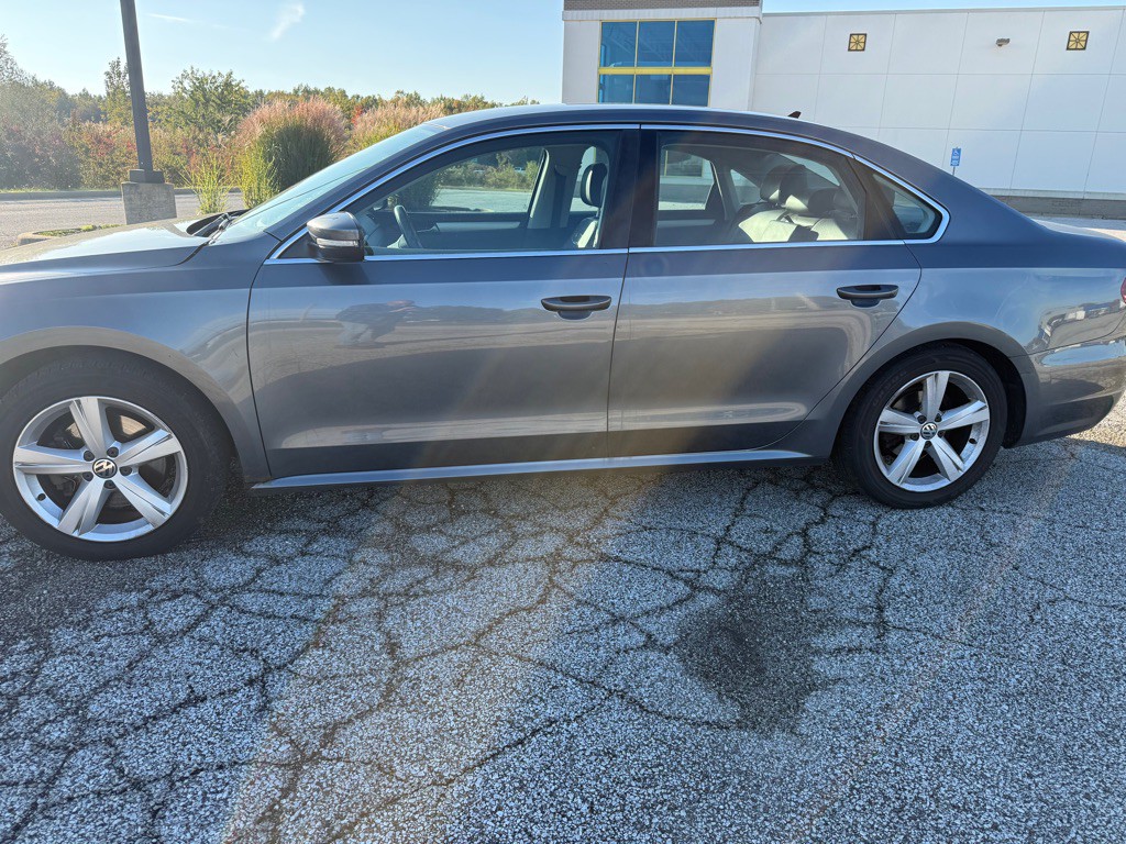 2013 Volkswagen Passat Image 2