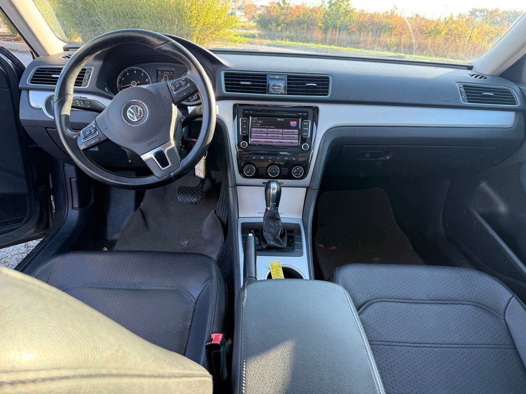 2013 Volkswagen Passat Image 9