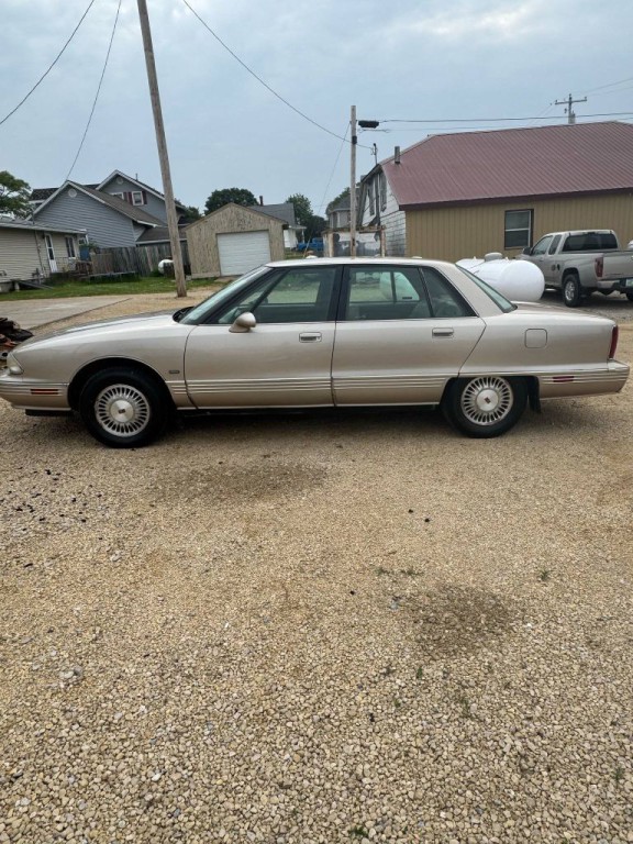 1994 Oldsmobile 98 Image 1