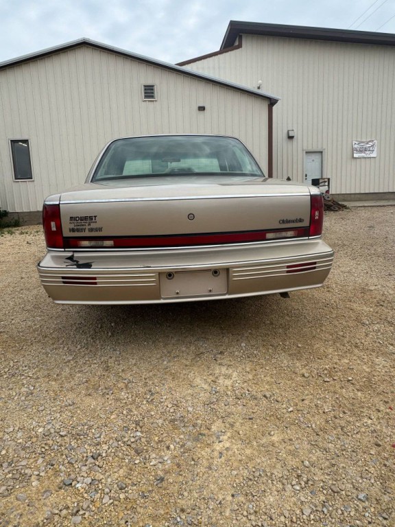 1994 Oldsmobile 98 Image 3