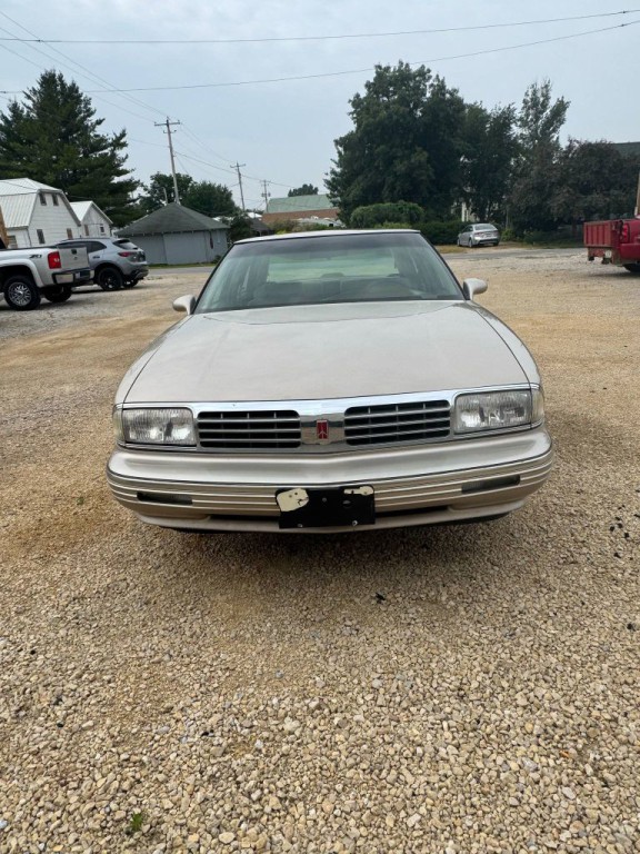 1994 Oldsmobile 98 Image 4