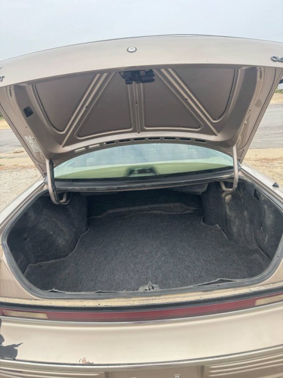 1994 Oldsmobile 98 Image 5