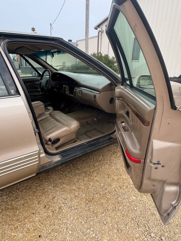 1994 Oldsmobile 98 Image 8