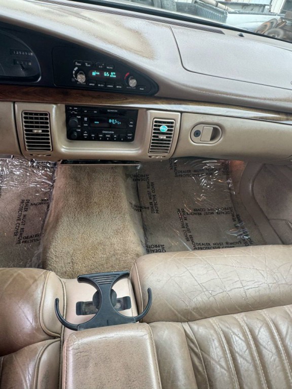 1994 Oldsmobile 98 Image 10