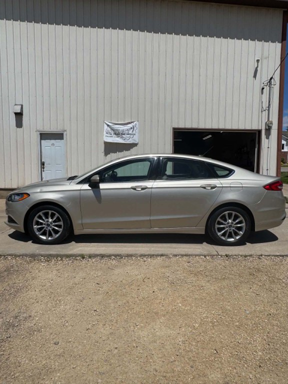 2017 Ford Fusion Image 1