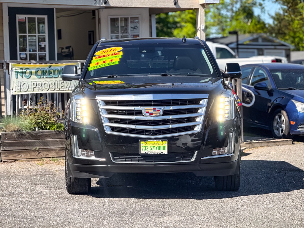 2016 Cadillac Escalade Image 2