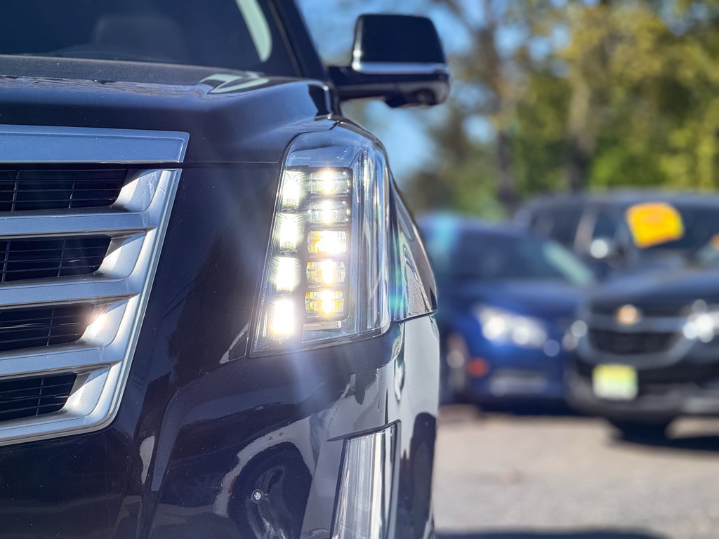 2016 Cadillac Escalade Image 11