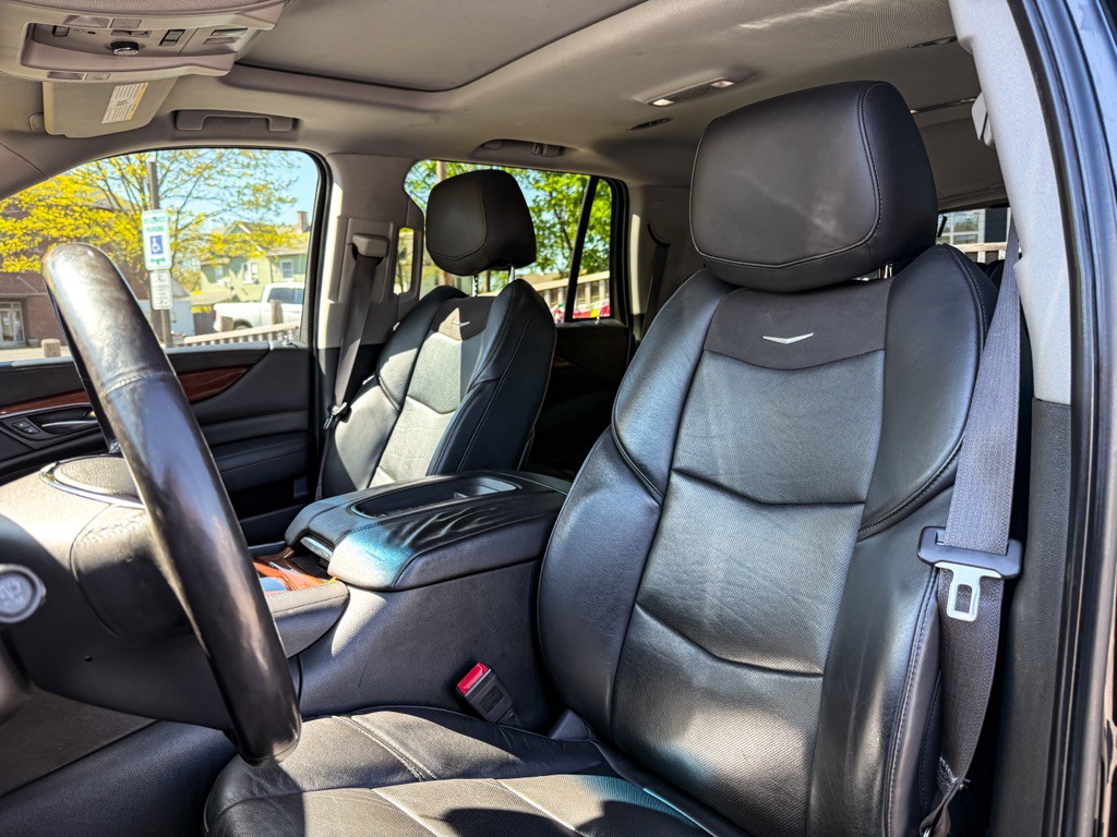 2016 Cadillac Escalade Image 12