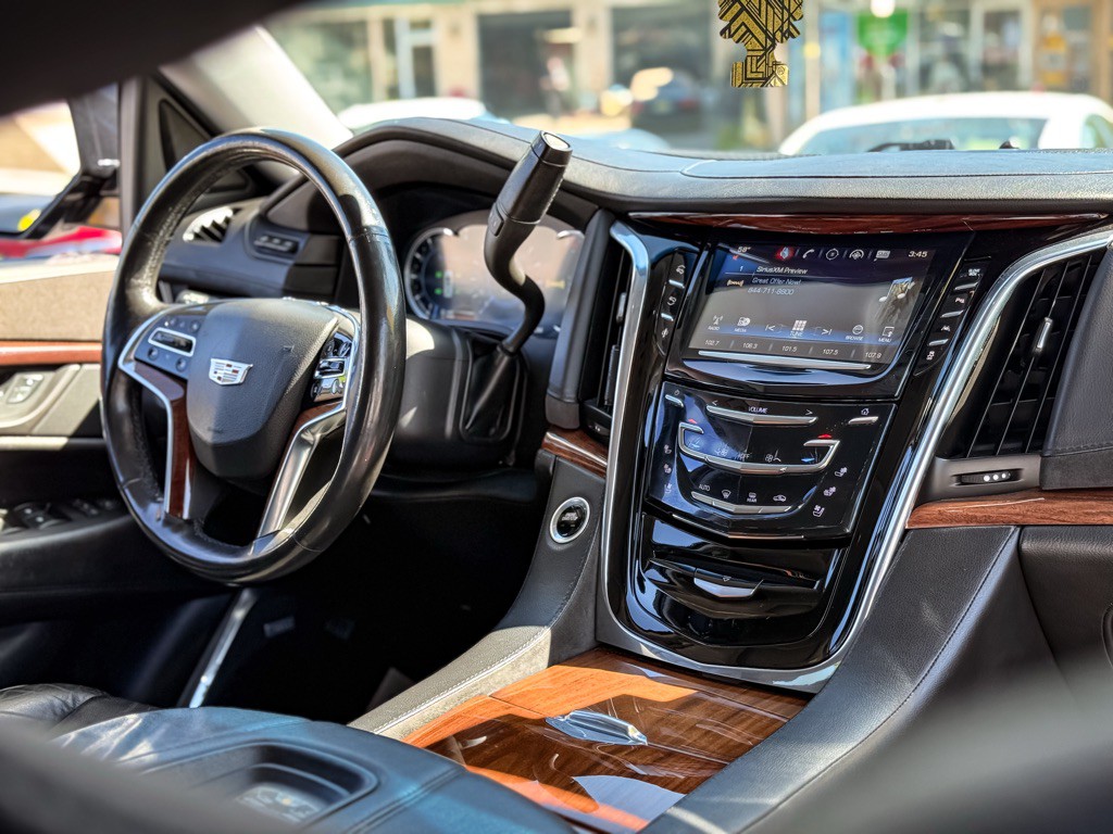 2016 Cadillac Escalade Image 13