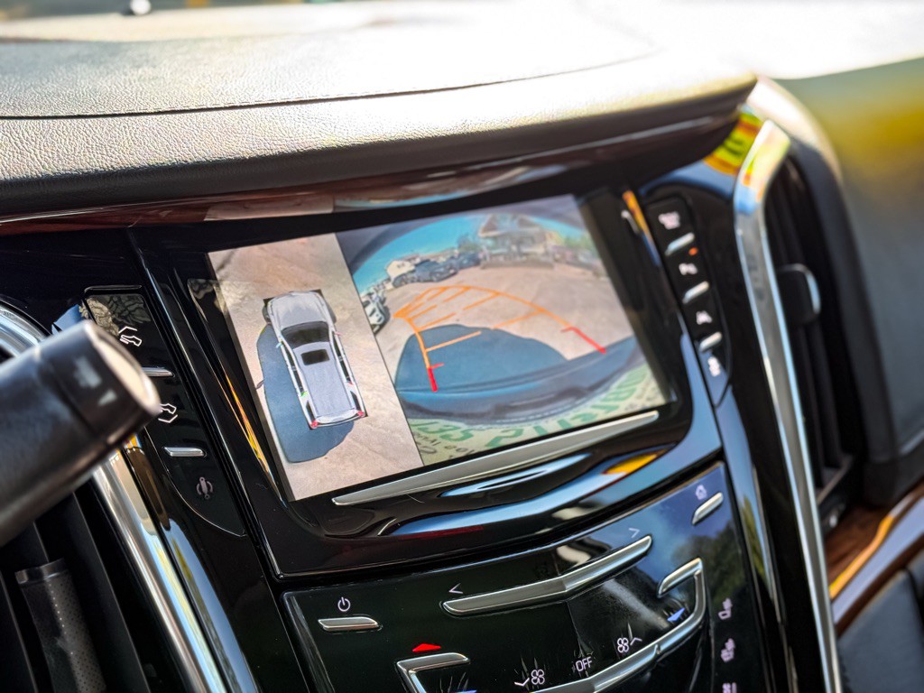 2016 Cadillac Escalade Image 18