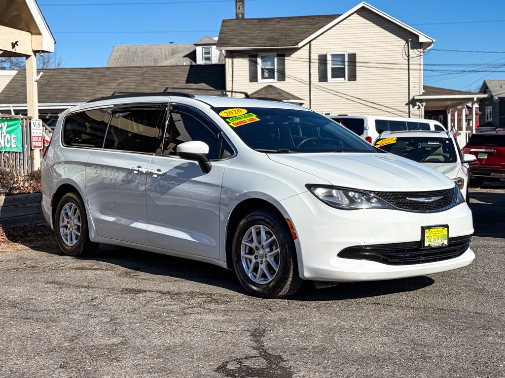 2020 Chrysler Voyager Image 3