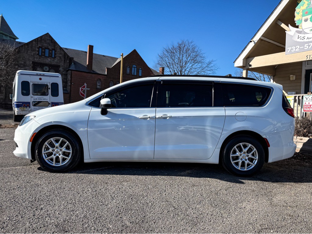 2020 Chrysler Voyager Image 5