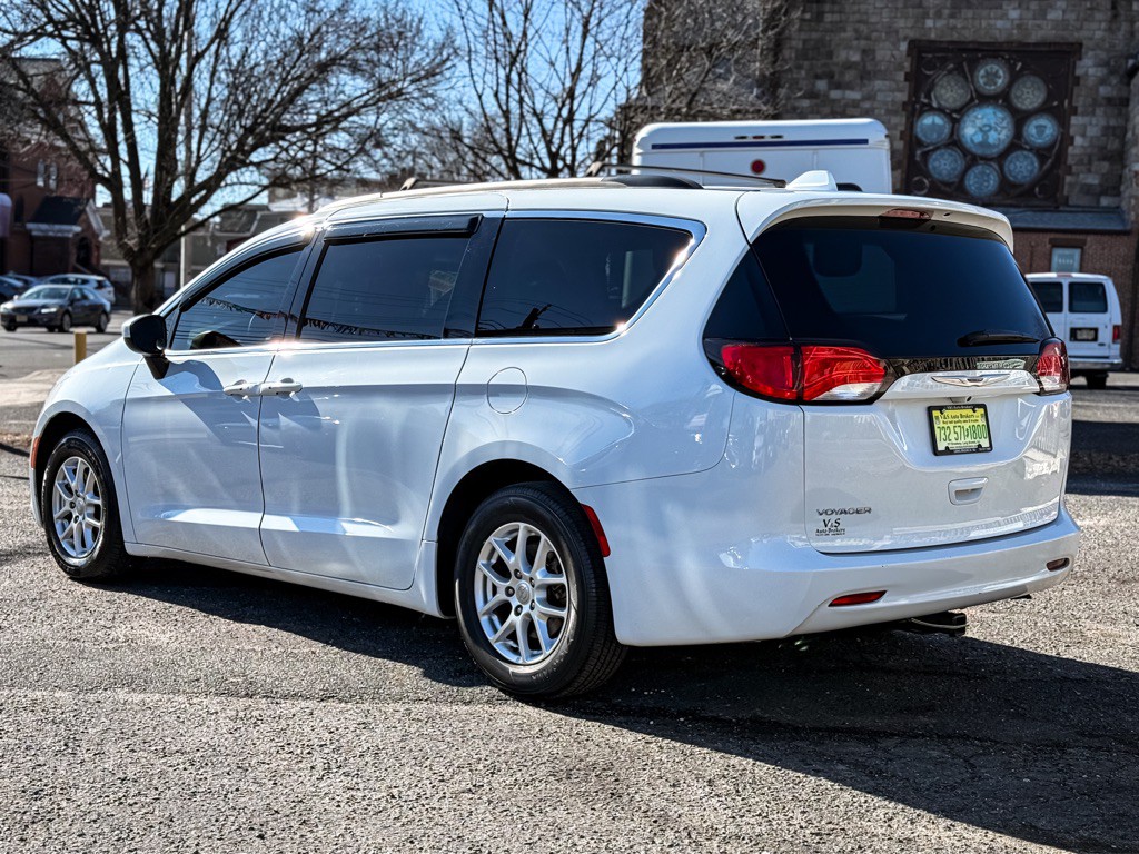 2020 Chrysler Voyager Image 6
