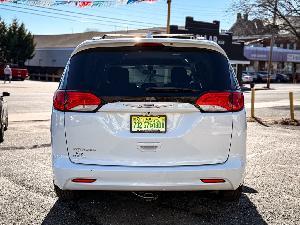 2020 Chrysler Voyager Image 7
