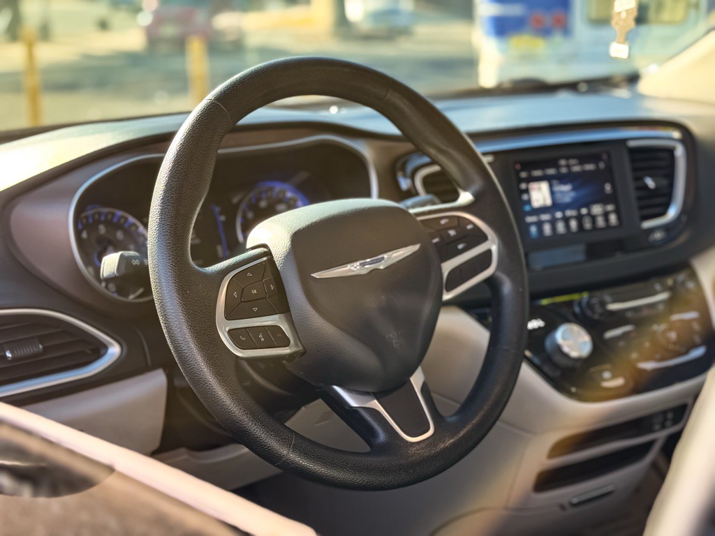 2020 Chrysler Voyager Image 12