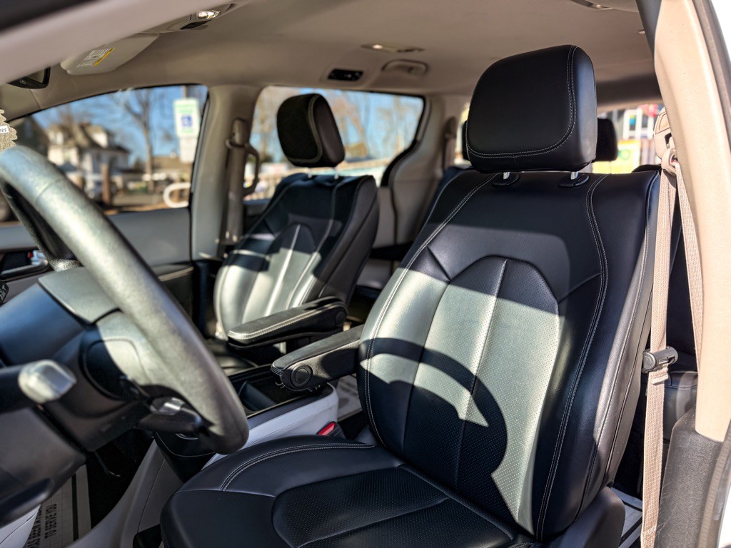 2020 Chrysler Voyager Image 13
