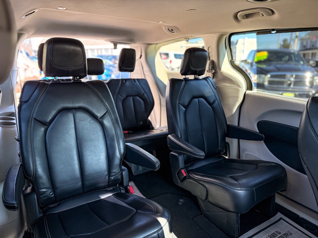 2020 Chrysler Voyager Image 14