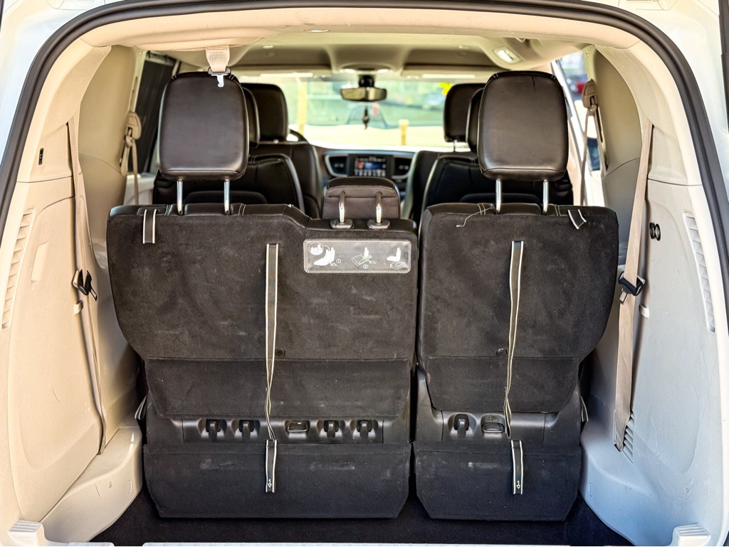 2020 Chrysler Voyager Image 16