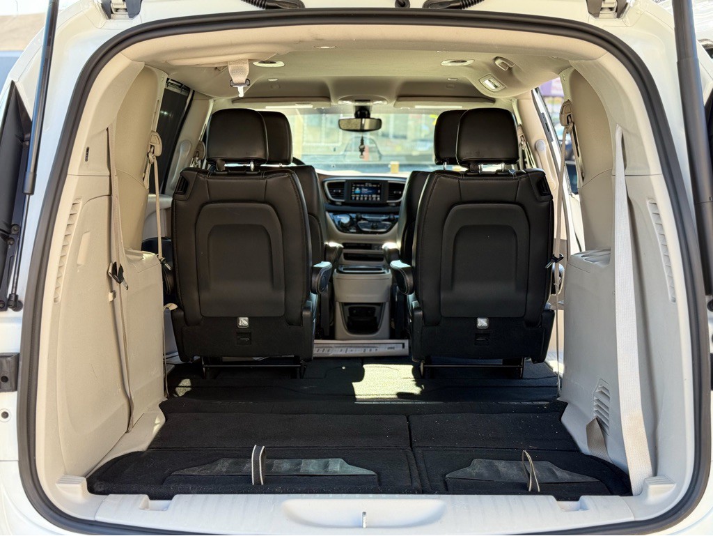 2020 Chrysler Voyager Image 17