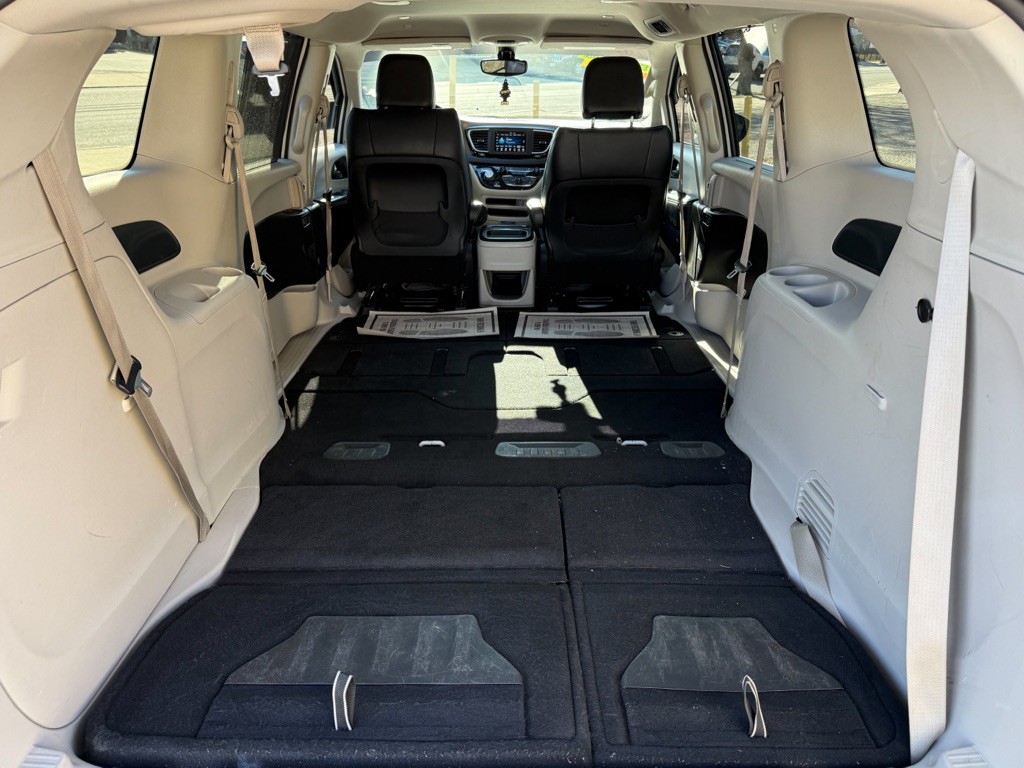 2020 Chrysler Voyager Image 18