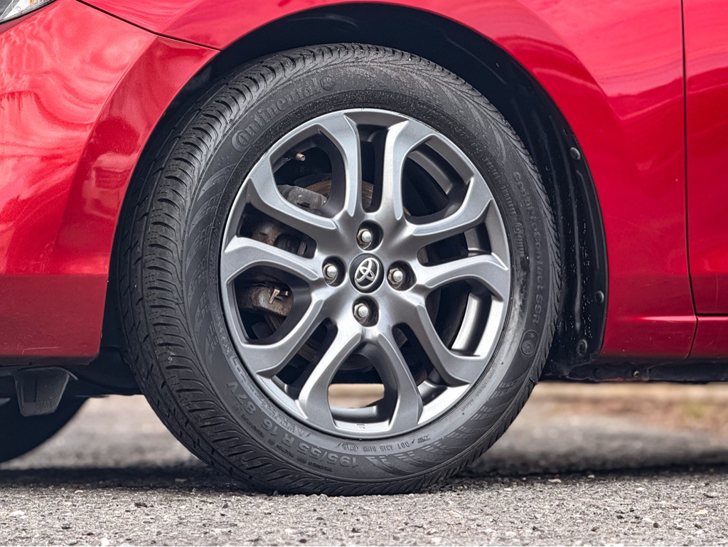 2019 Toyota Yaris Image 4