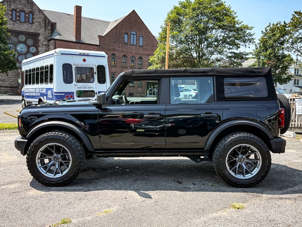 2021 Ford Bronco Image 9