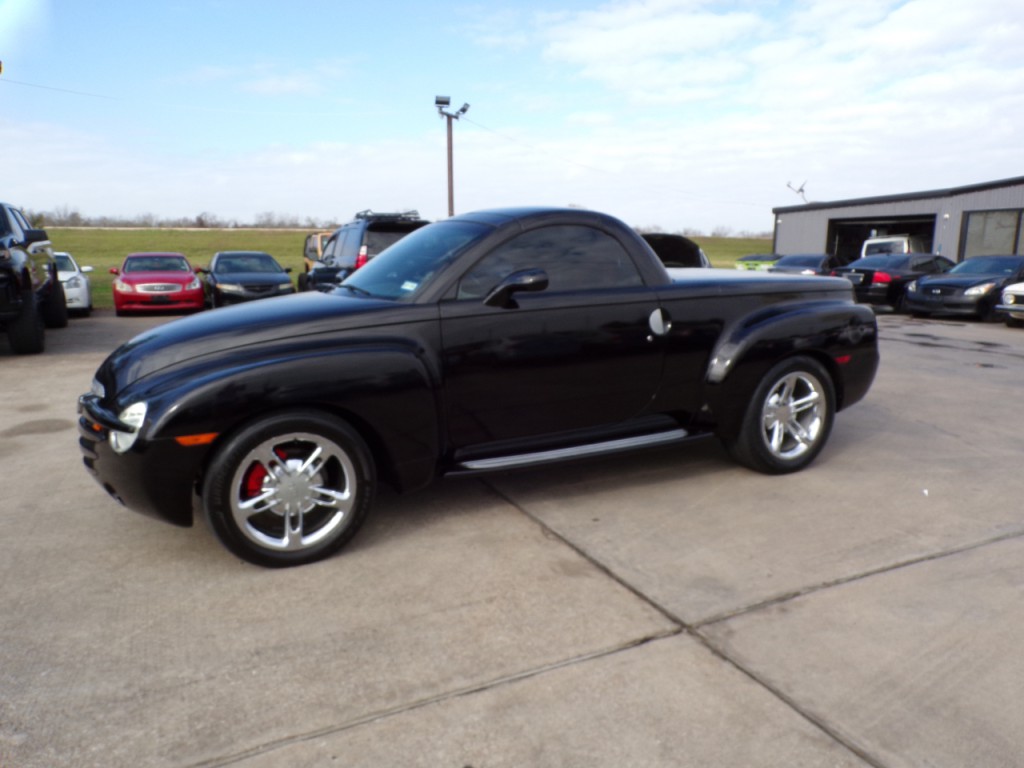 2005 Chevrolet SSR Image 2