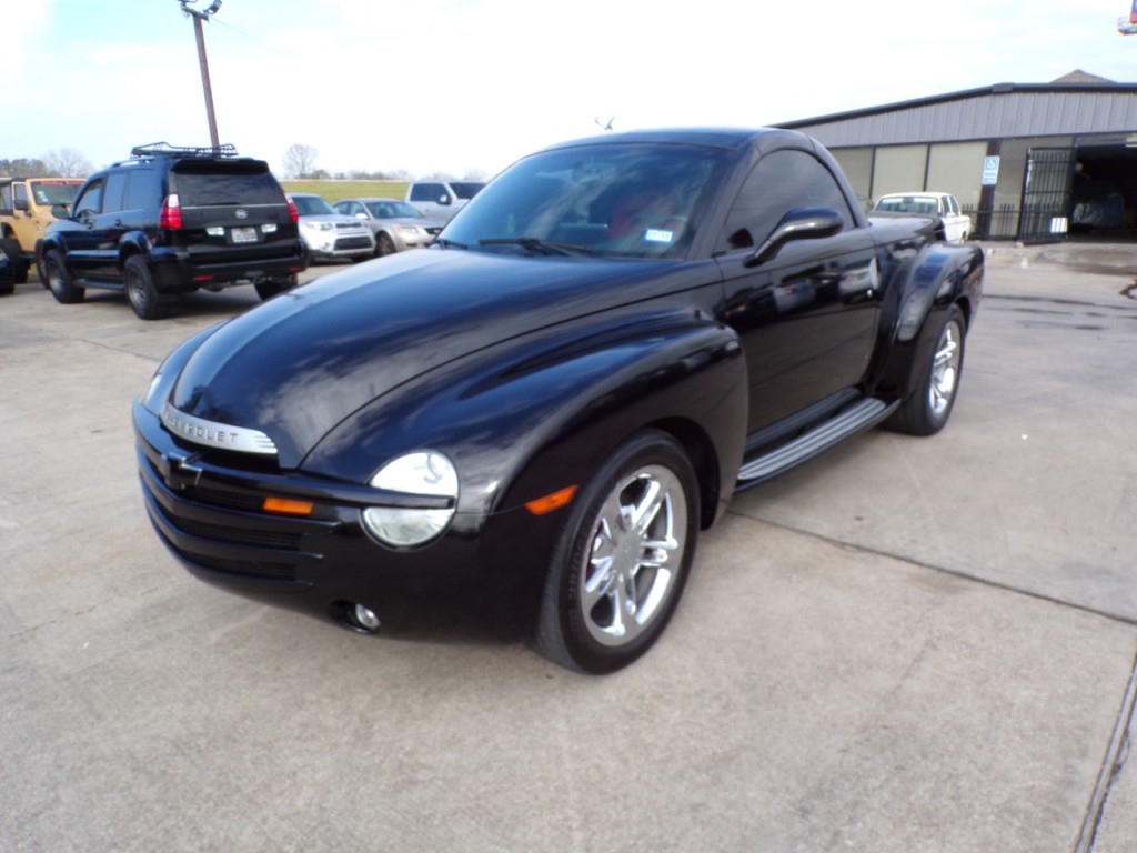 2005 Chevrolet SSR Image 3