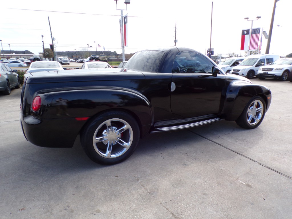 2005 Chevrolet SSR Image 8